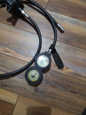 Scuba Diving Equipment Aqua Lung Pressure Depth Gauges Compass Oceanic Regulator