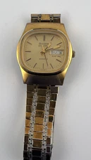 1977 BULOVA Accutron Quartz, Dual Day, Original Bracelet, New Battery, Runs!