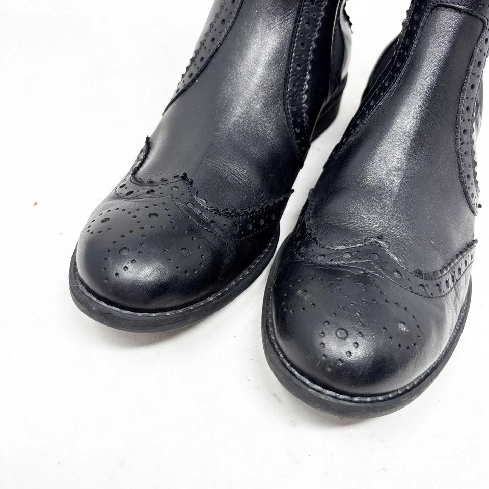 Carvela Kurt Geiger Wingtip Chelsea Boots Size 40/9 Black Leather Ankle Classic - Image 2 of 4