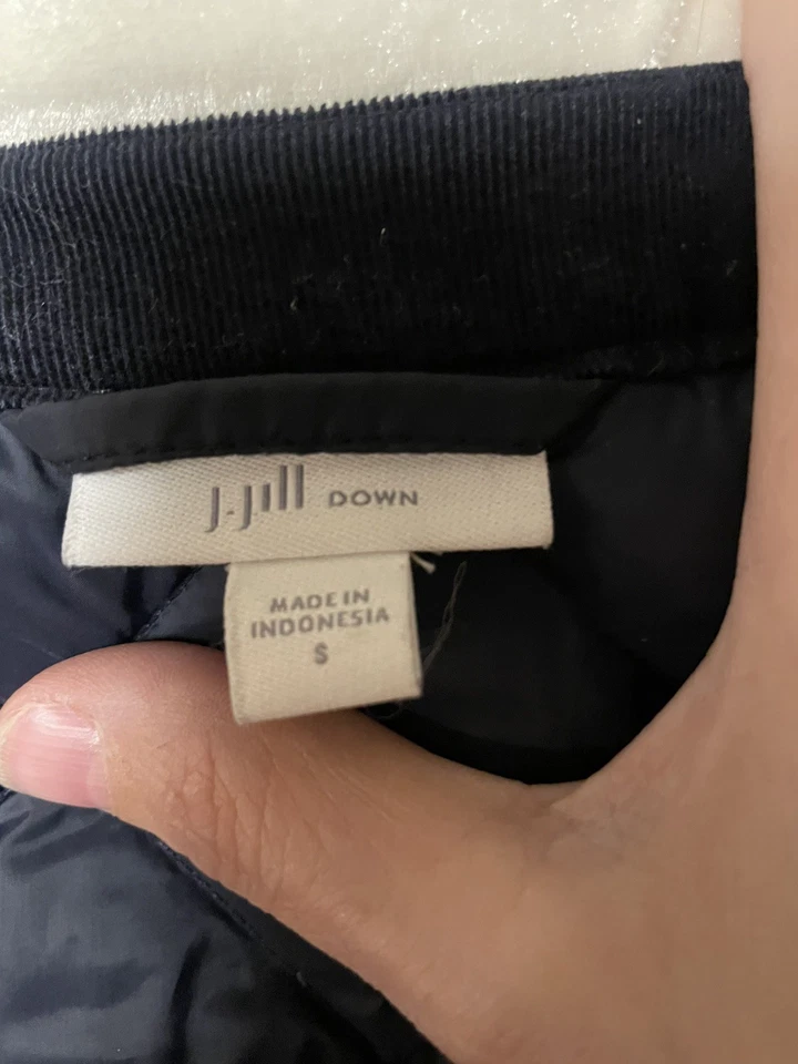 Chaqueta J Jill para mujer talla pequeña. Bolsillos con botones acolchados azules Foto 2 de 4