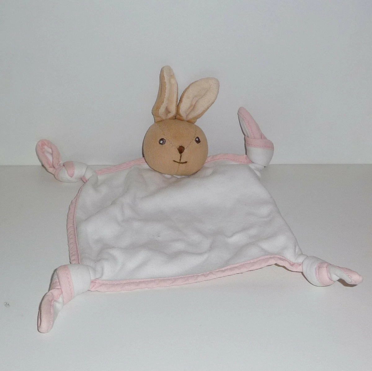 Doudou lapin plume blanc rose KALOO