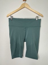Lululemon Reveal High Rise Short in Digital R...