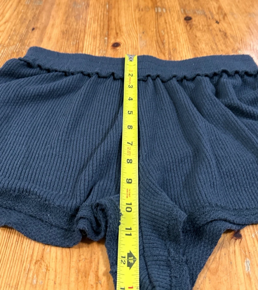 Pantalones cortos Urban Out From Under para mujer medianos negros Foto 4 de 4