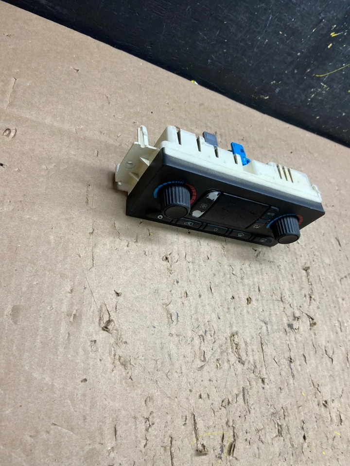 GMC Chevrolet Envoy Trailblazer 2003-2006 panel de aire acondicionado control de clima T5990 DG Foto 2 de 4