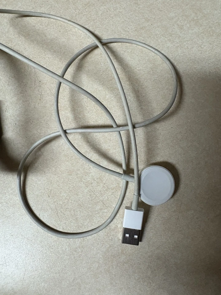 Apple Watch Series SE (2nd Gen) GPS +Cellular 40mm Smart Watch - Image 4 of 4