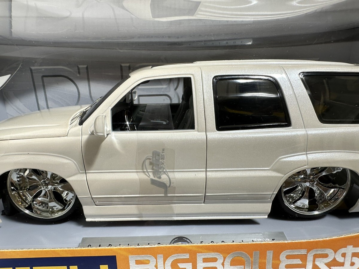 JADA TOYS DUB CITY 2002 CADILLAC ESCALADE WHITE 1:18 DIECAST