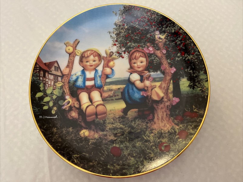 VTG Danbury Mint Hummel Apple Tree Boy And Girl Plate Little Companions