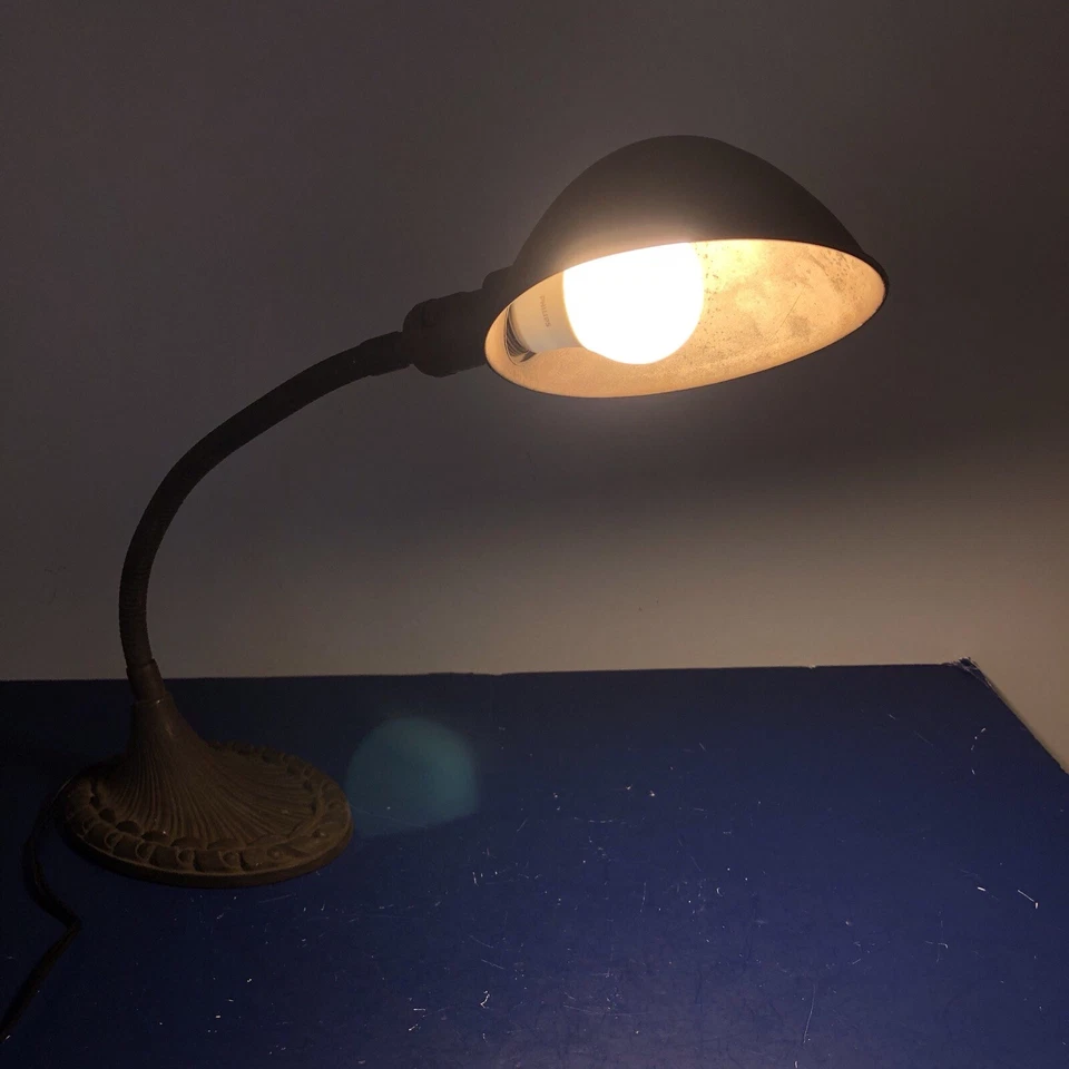Lámpara de escritorio antigua vintage con cable Foto 3 de 3