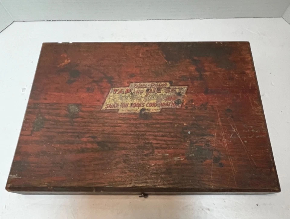 老式 Blue Point Tap & Die 套装 TD 2400 木制外壳卡扣工具美国 24 件 — 第 2/4 张图片