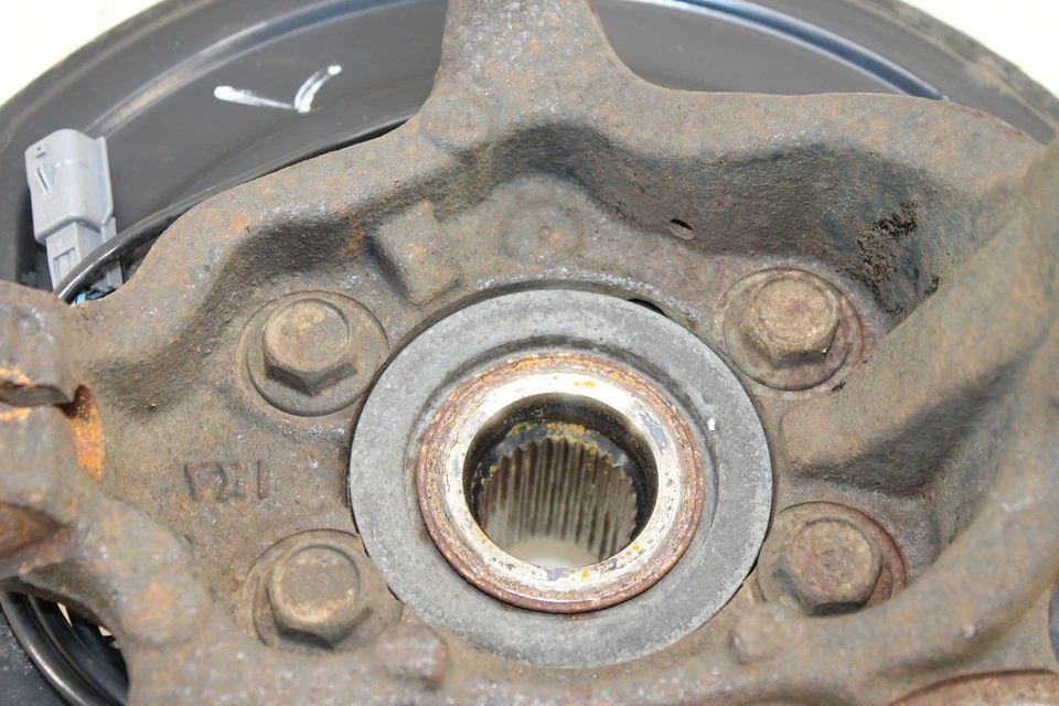 Nissan Juke 2011-2017 nudillo delantero izquierdo/husillo OEM LS72 Foto 2 de 4