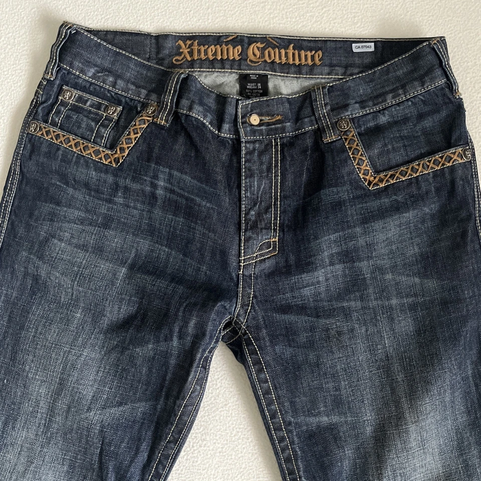 Pantalones de mezclilla para hombre Xtreme Couture by Affliction 36x34 bordados solapa bolsillo holgados Y2K Foto 4 de 4