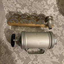 Vintage Mirro Cookie Pastry Press 12 Discs 3 Tips Rack Nice!