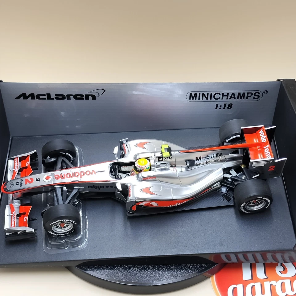 MINICHAMPS 1/18 Vodafone McLaren MP4-25 Lewis Hamilton #2 2010 530101802 - Image 2 of 4