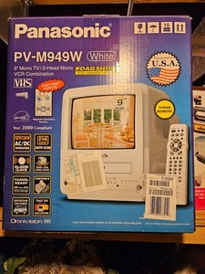 Panasonic PV-M949W Roadshow Ominivision 9” CRT Gaming TV VCR Combo