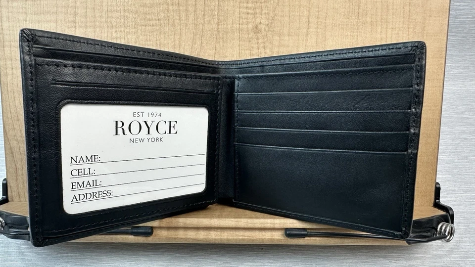 Cartera plegable de cuero Royce New York Foto 3 de 4