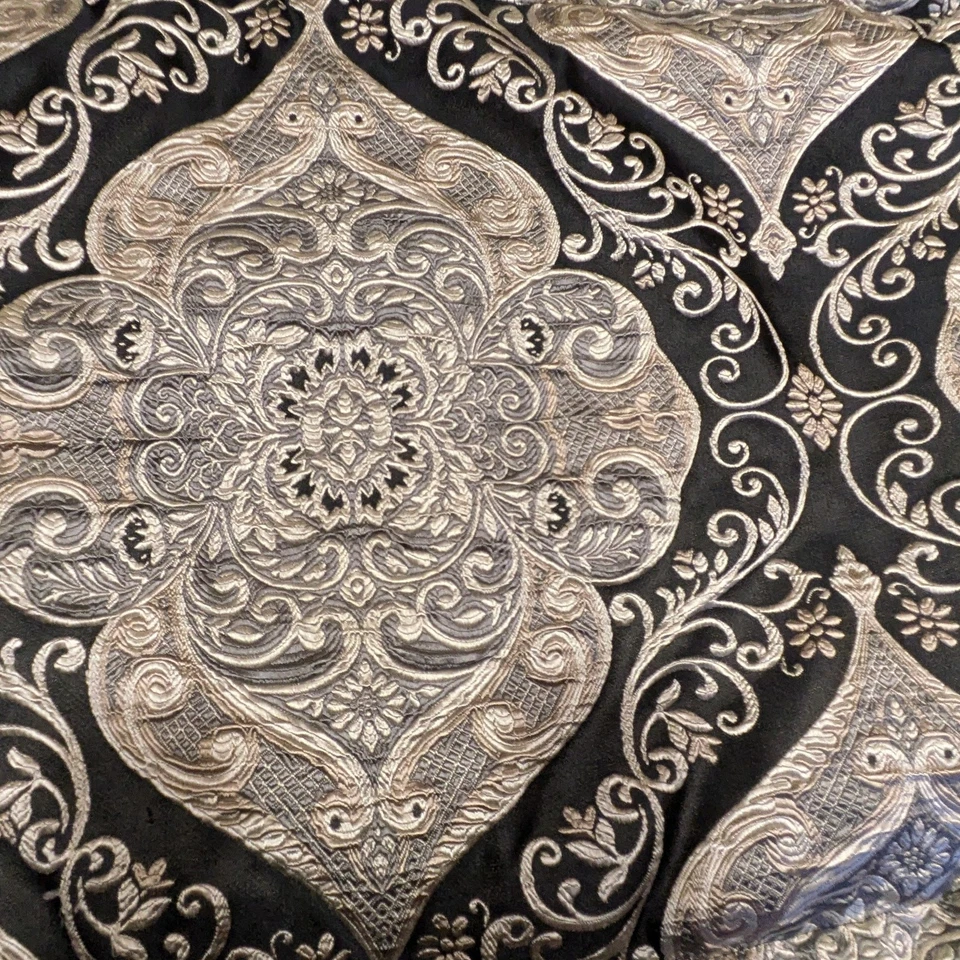 2x Fundas de Almohada J Queen New York Talla King Negras Metálicas Bordadas Diseñador Foto 4 de 4