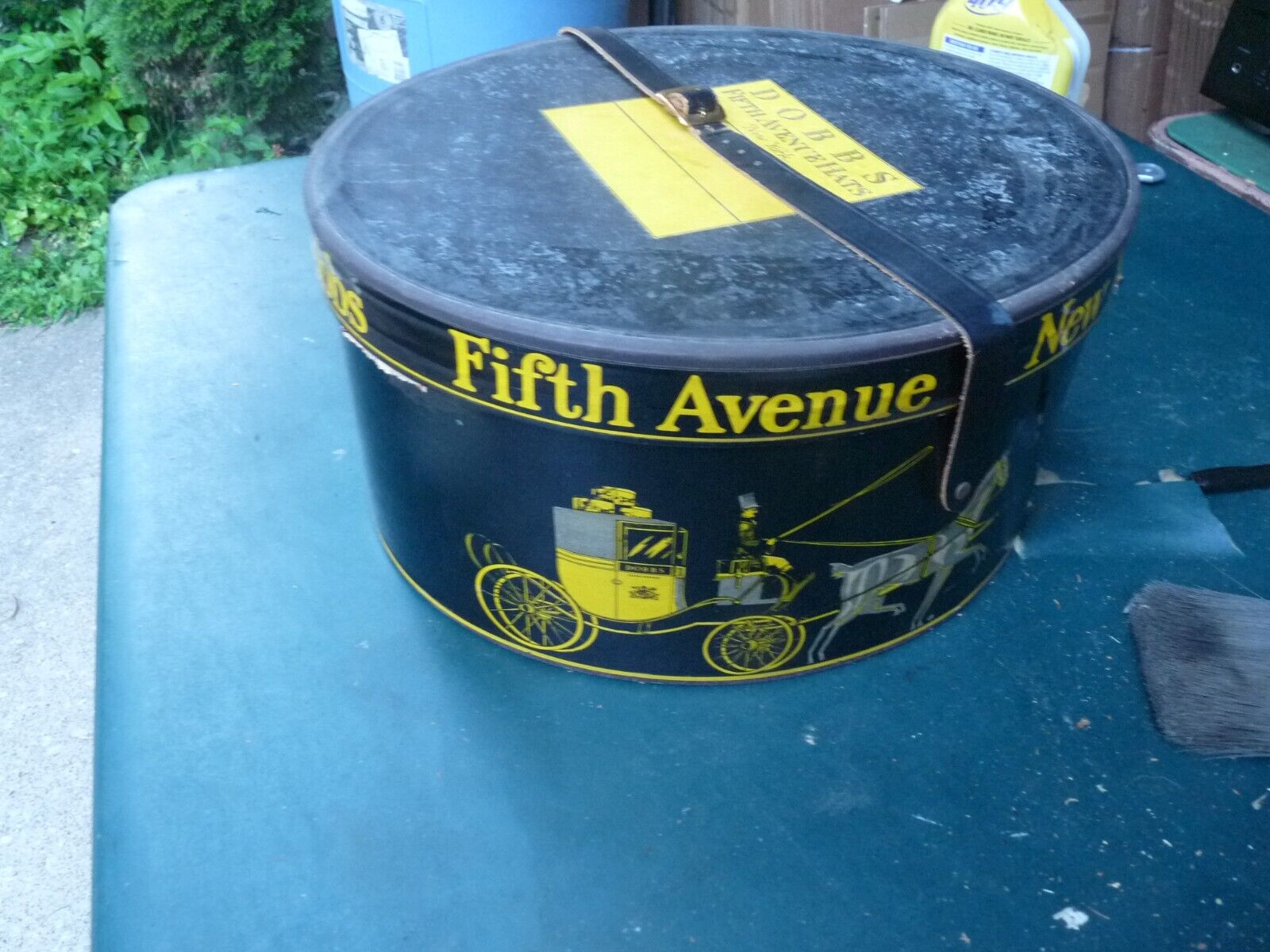 Vintage Dobbs Fifth Avenue New York Hat Box w 2 L… - image 1