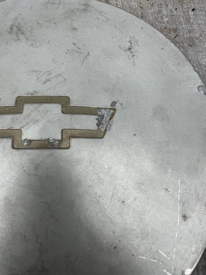 POOR 95 96 97 98 99 00 01 02 CHEVY S10 BLAZER 4X4 center cap 15982653 oem used - Imagem 2 de 4