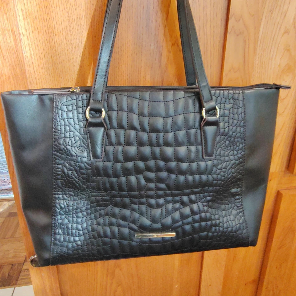 Liz Claiborne large black Puffy quilted faux croc tote Bag Purse B53 - Image 3 of 4