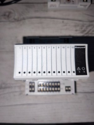 Honeywell XF823A Steckbares Panel Bus Analog Eingangsmodul mit BASE XS821-22