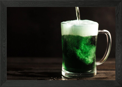 Ein Glas grünes Bier Gerahmtes Wandbild Poster Leinwanddruck Bild