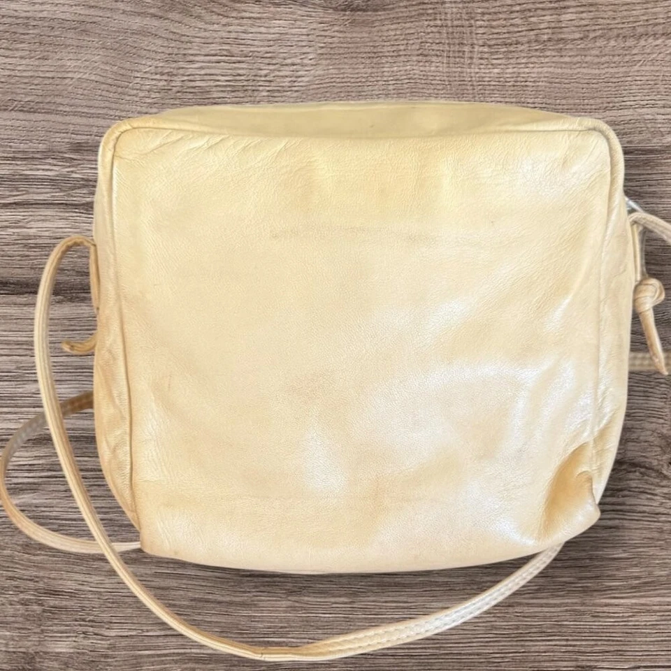 Bolso Bandolera Loewe Anagram Box Cuero Amarillo Mantequilla Auténtico De Colección Foto 2 de 4