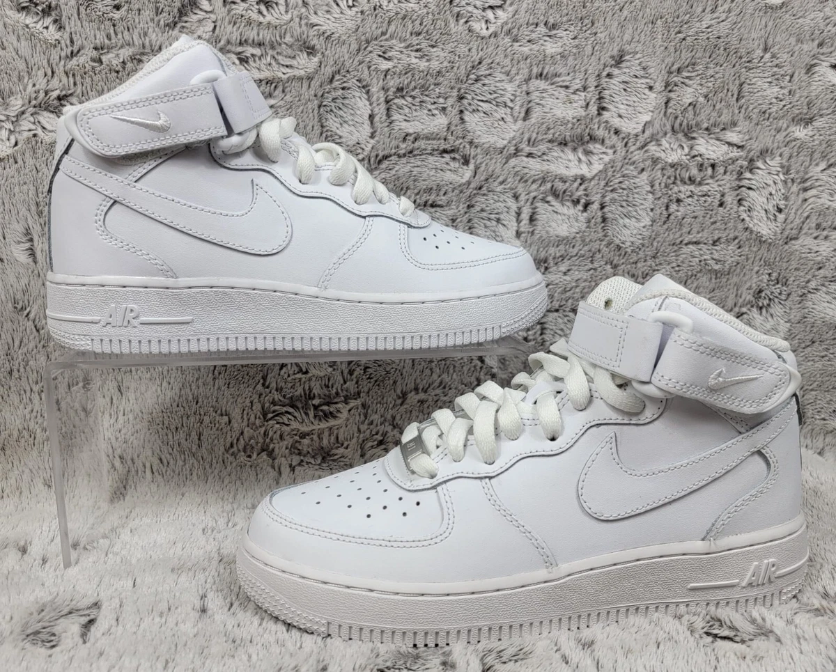 Air Force 1 Mid Top Shoes.