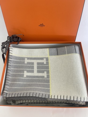 BRAND NEW HERMES Avalon Cabriole Baby Blanket Gris Perle - Picture 2 of 5