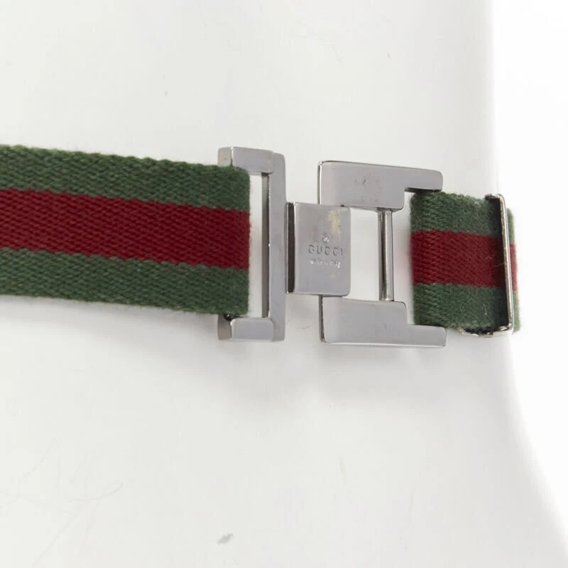 Ceinture toile GUCCI vintage Y2K argent ruthénium GG boucle carrée rouge vert