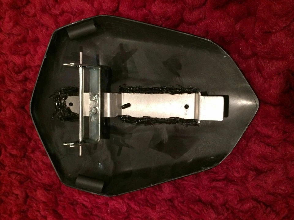 Yamaha YZF-R6 TARGA 2006 cubierta de asiento pintura negra brillante metálica, 25-231 Foto 3 de 4