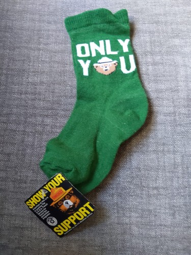 SMOKEY THE BEAR SOCKS Children's Green W/ White Letters NEW with tags Sz 6-7 - Picture 2 of 7