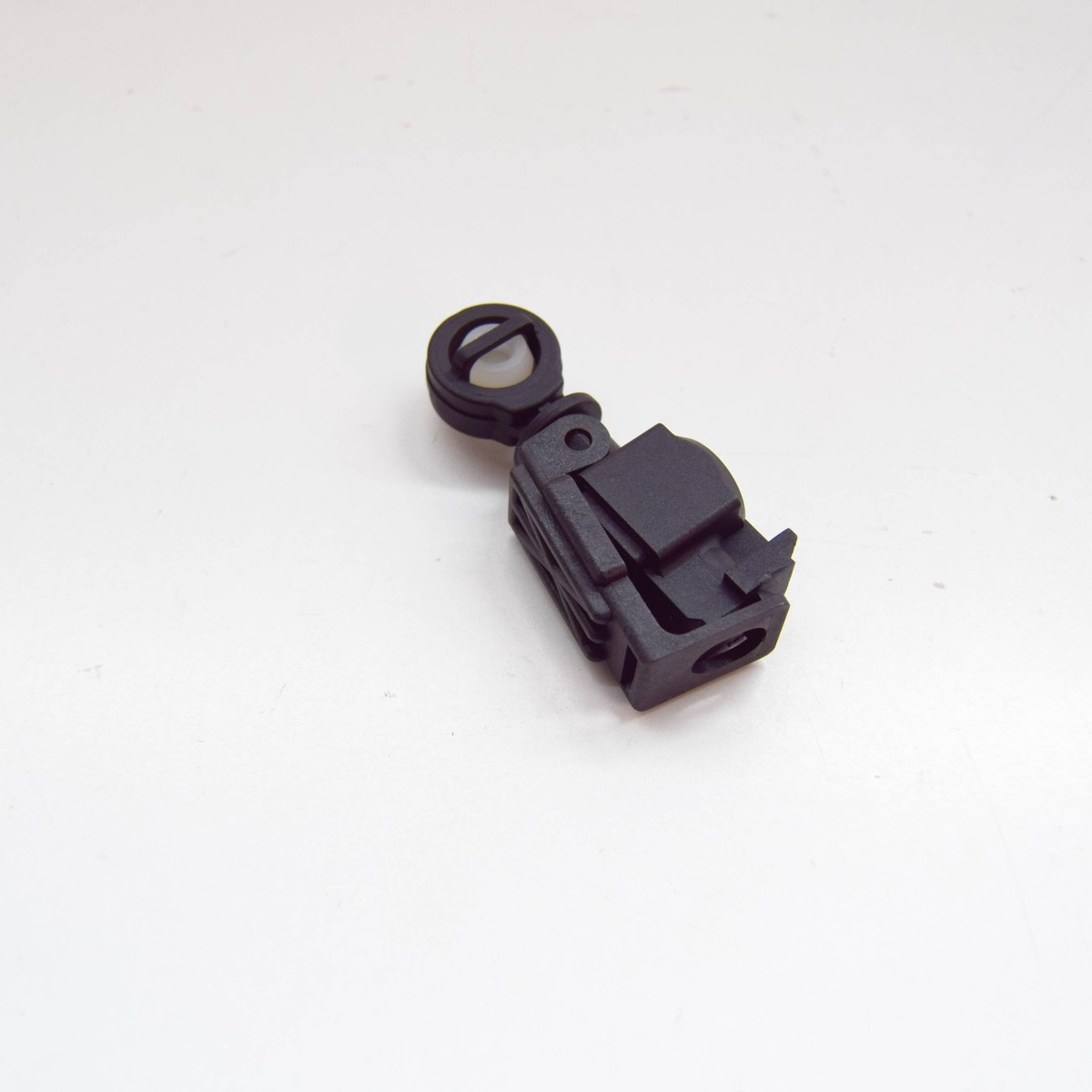 有飛　1204545 Ford Focus MK2 Getriebe Schaltseil Spannzange 4S6P-7412-AB 1798222