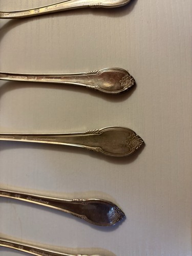1847 Rogers Bros IS Silverplate Silverware Flatware -"Remembrance" Pattern - Picture 10 of 13