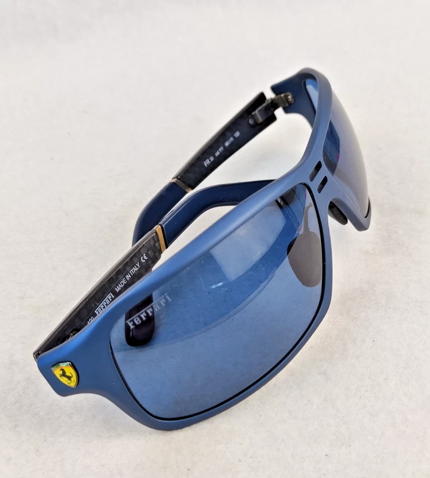 Gafas de sol para hombre FERRARI FP 30 col.111, esmeriladas, lentes azules Foto 2 de 4