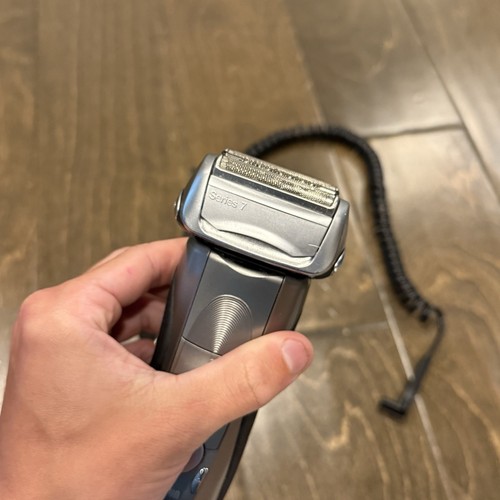 BRAUN Series 7 Wet & Dry Cordless Electric Rechargeable Shaver W/Charger - Picture 13 of 16