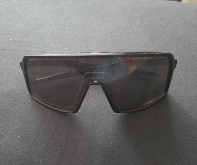 Oakley Men display picture 1