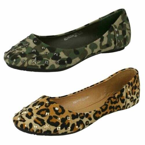 Niña Spot On con Tachuelas Bailarinas Planas