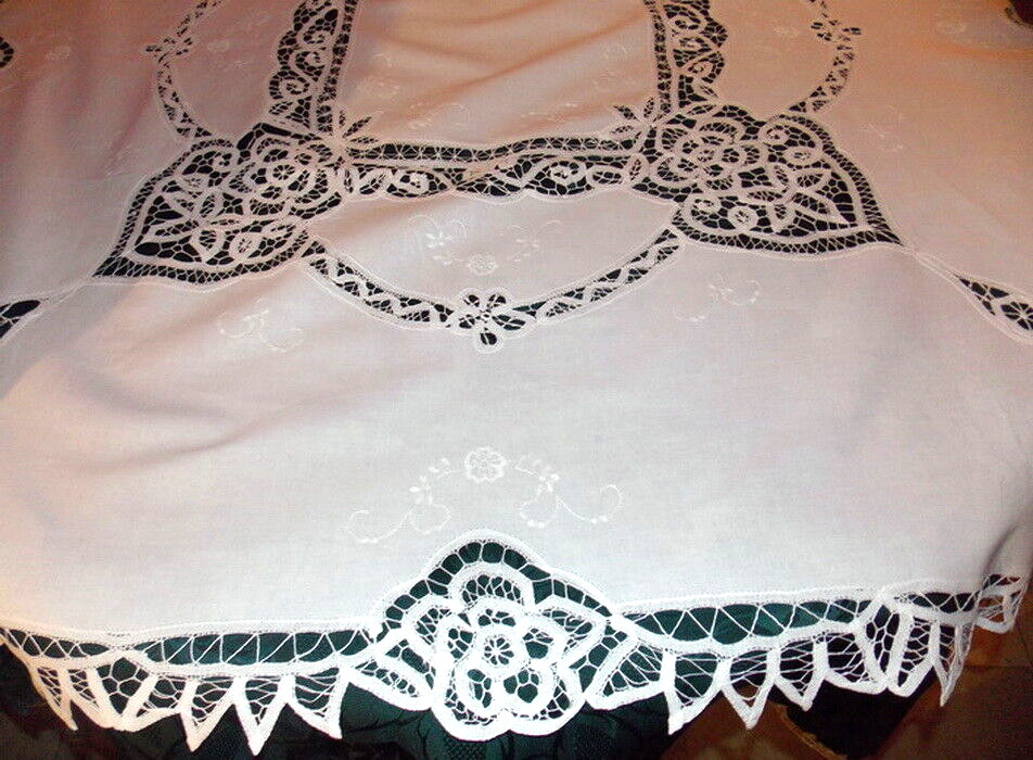 Nappe de table blanche rectangulaire 130x170 broderie main dentelle pour protéger et décorer