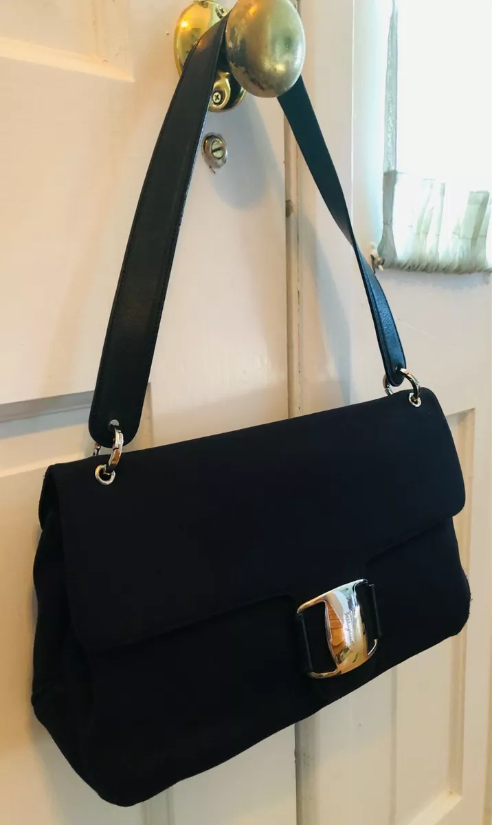 Vintage Authentic SALVATORE FERRAGAMO Vara Logo Flap Shoulder Bag in Black