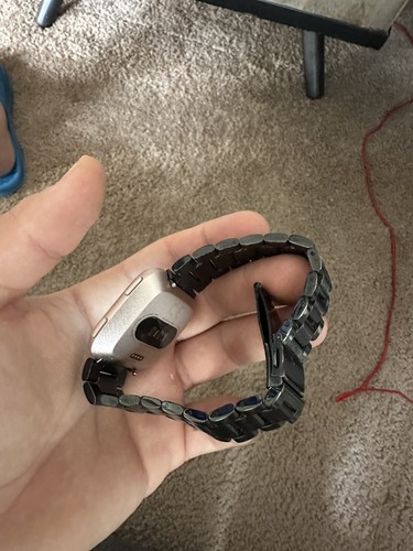 Fitbit Versa Smartwatch - Picture 9 of 10