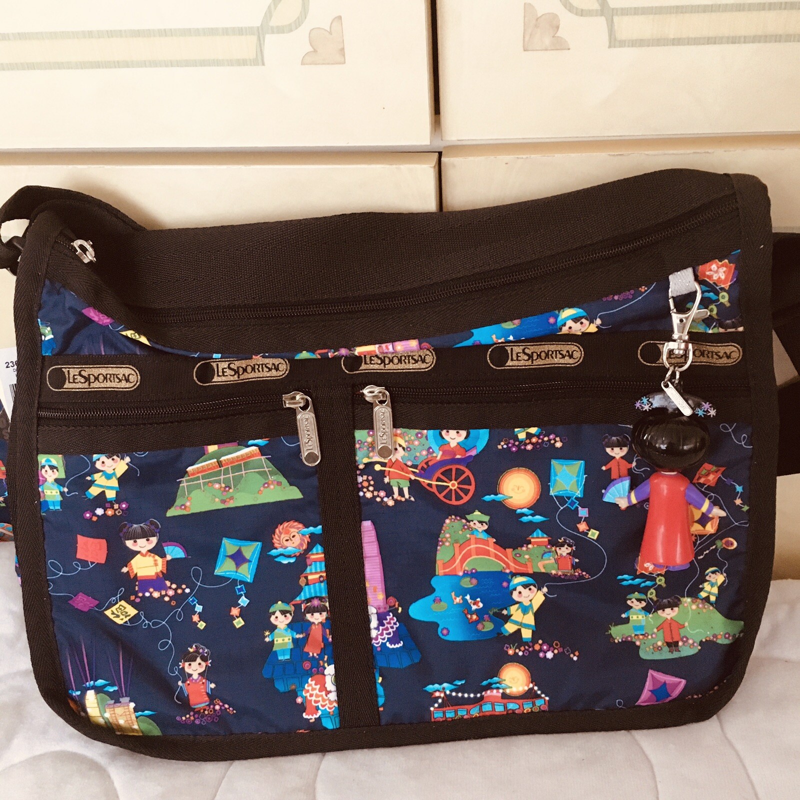 Disney LeSportsac IASW LE Hong Kong Exclusive Everyday Deluxe VHTF NWT