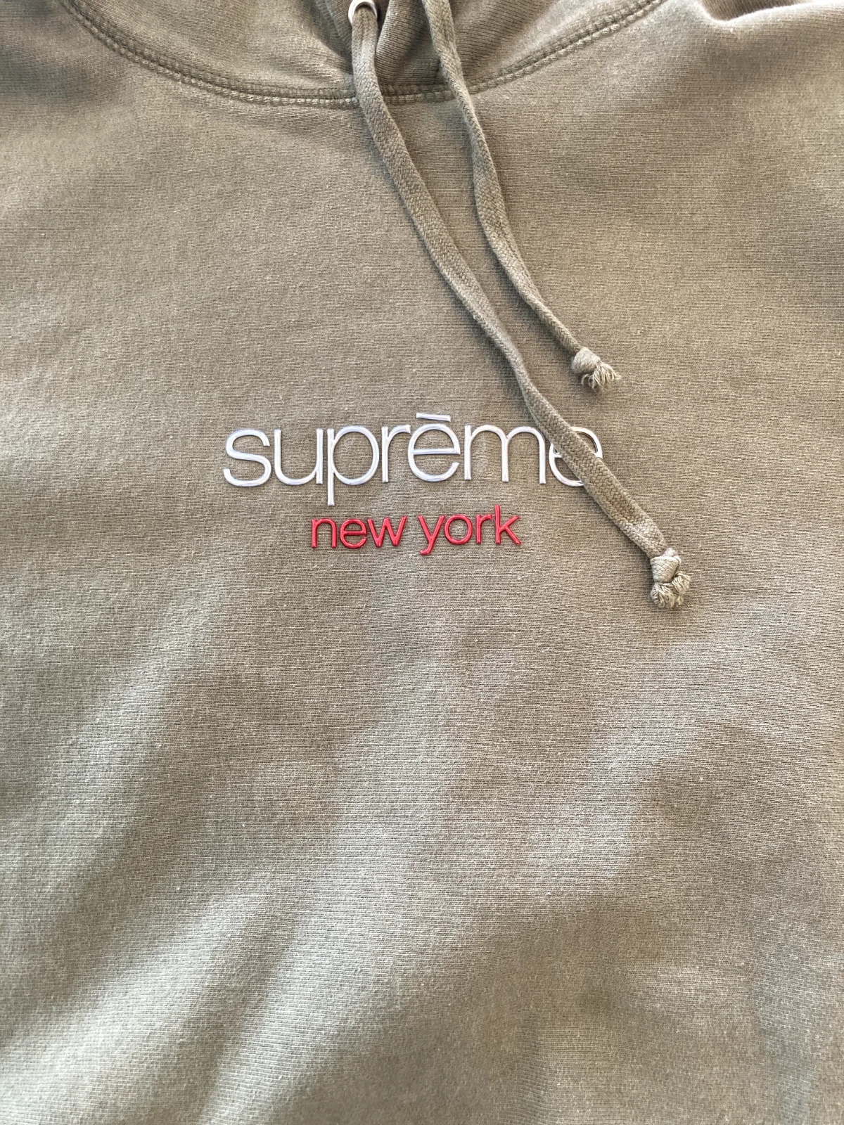 Felpa con cappuccio classico logo cromato Supreme oliva taglia FW16 large usata
