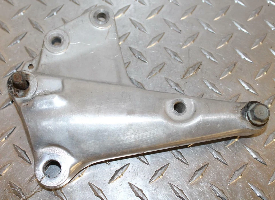 1978 HONDA HAWK CB400T ПРАВЫЙ ПЕРЕДНИЙ НОЖНОЙ КОЛЫШЕК КРОНШТЕЙН КРЕПЛЕНИЕ 50600-413-000 - Изображение 2 из 4