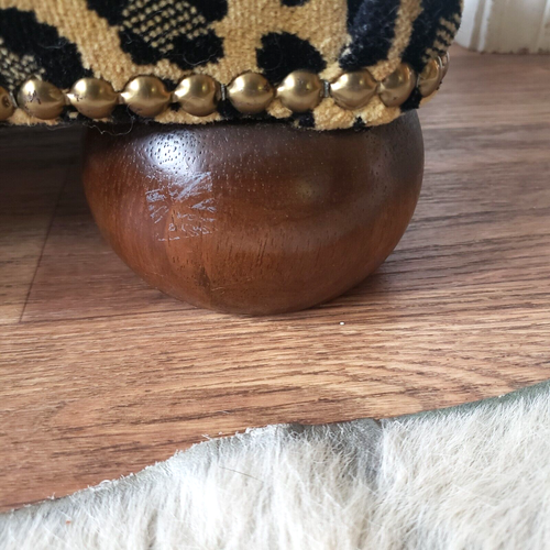 BEAUTIFUL LOW LEOPARD 15" X 11"X 7" FOOT STOOL W/WOOD FEET - Picture 8 of 13
