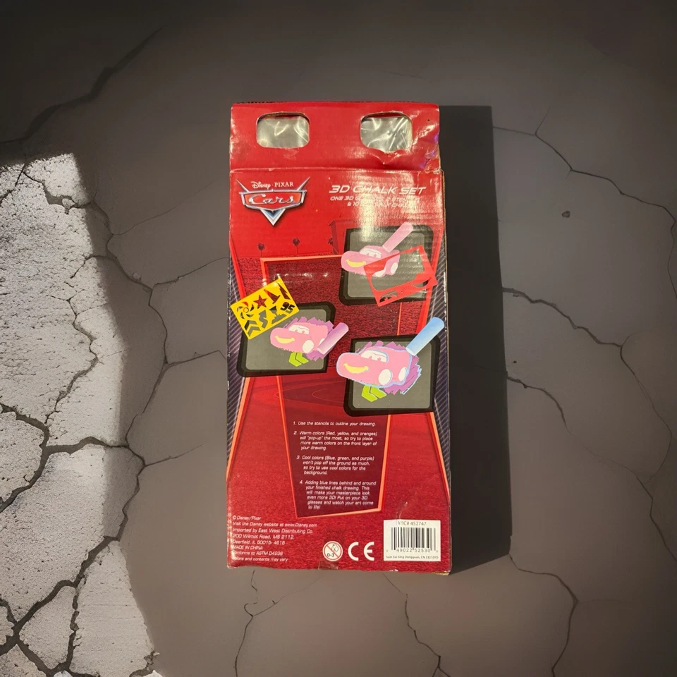 Juego de tiza 3D Disney Cars Pixar viene con plantillas de gafas 3D y juego de tiza Foto 2 de 2