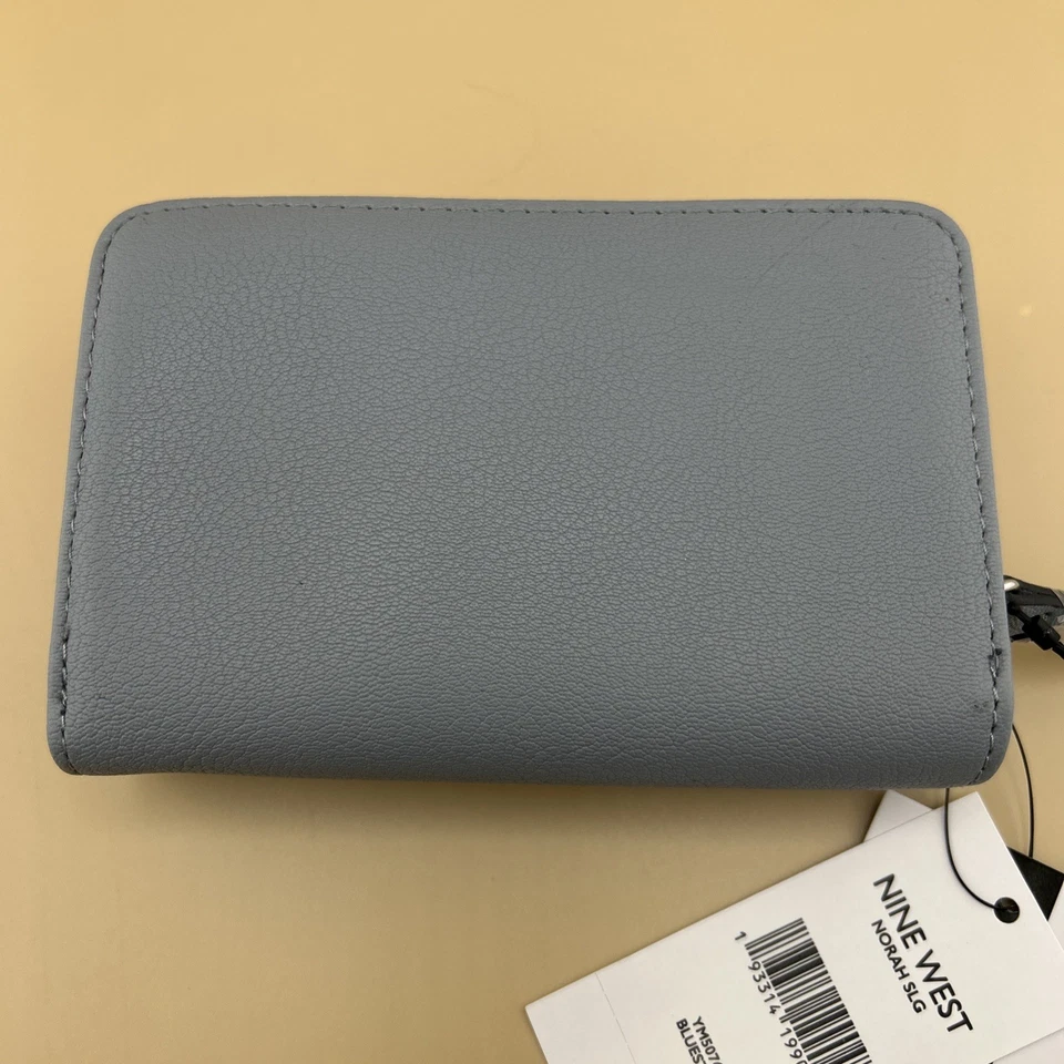 Carteira azul Nine West nova com etiquetas - Imagem 4 de 4