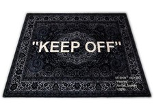 Tappeto bianco sporco "Keep Off" blu navy con scritte bianche