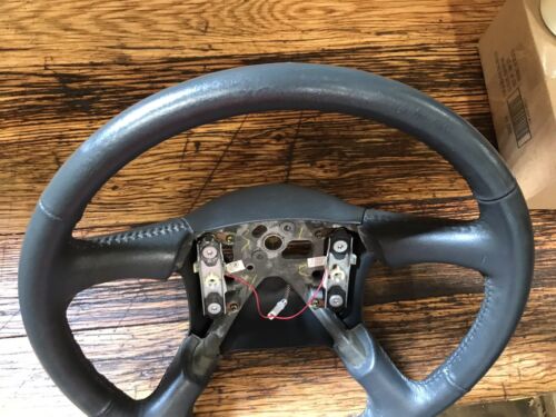 1999-2002 Chevy Silverado Tahoe Gmc Sierra Truck LEATHER Factory STEERING WHEEL - Picture 2 of 4