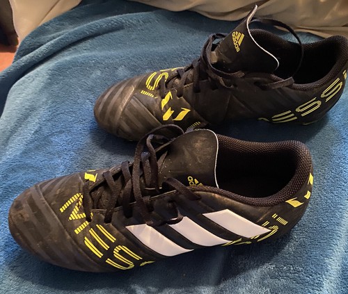Adidas MESSI Nemeziz Soccer shoes (Size 