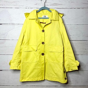 jaqueta amarela zara